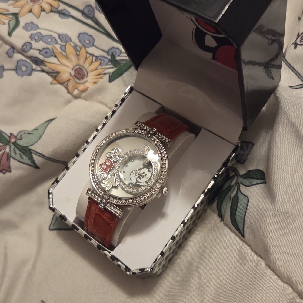 Mickey Mouse Watch - Picture 2 of 6